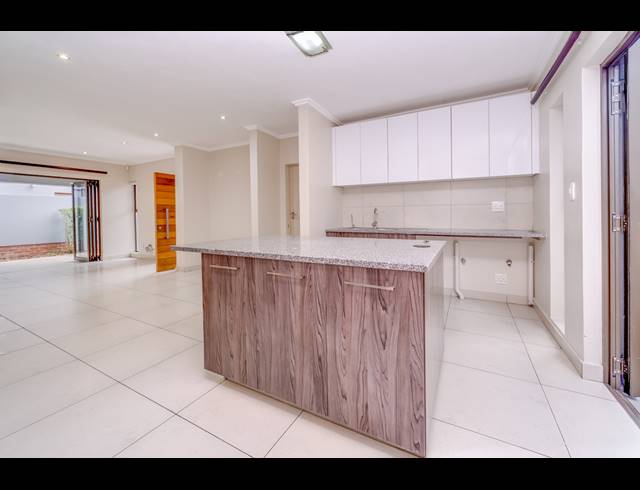 4 BEDROOM HOUSE FOR SALE IN BRYANSTON